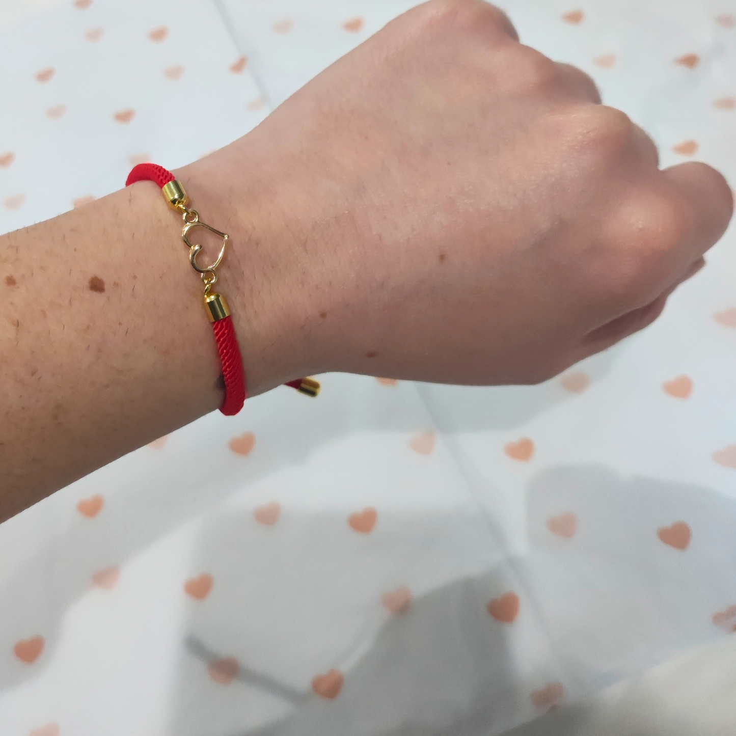 PULSERA ROJA AJUSTABLE CORAZÓN