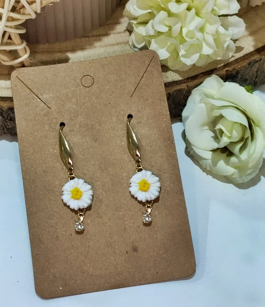 PENDIENTES MINI MARGARITAS DORADAS