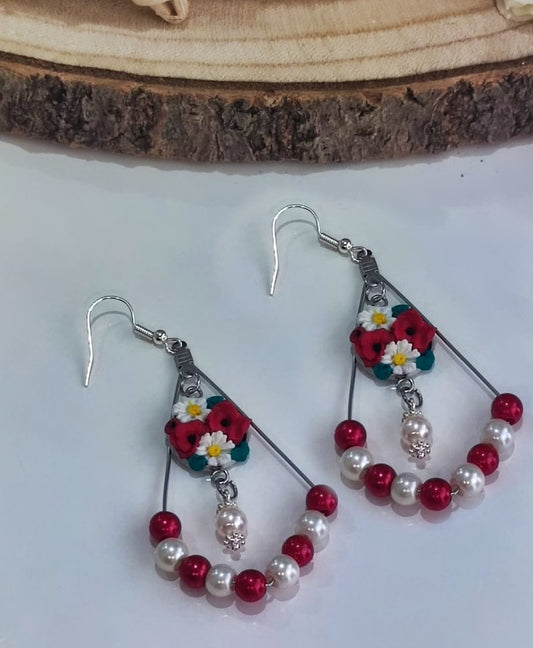 PENDIENTES ENTRE PERLAS Y FLORES