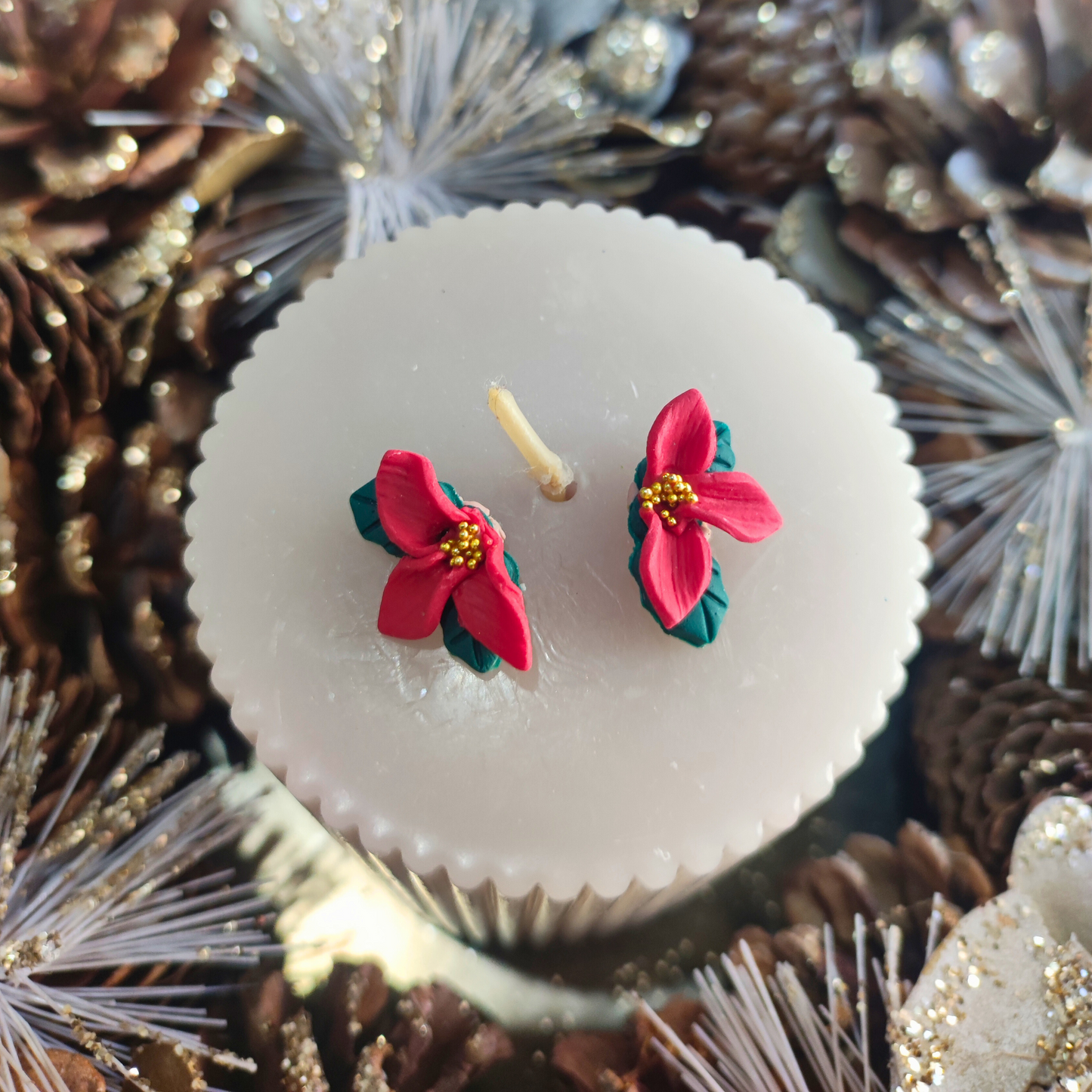 PENDIENTES MINI FLOR DE PASCUA CADENA