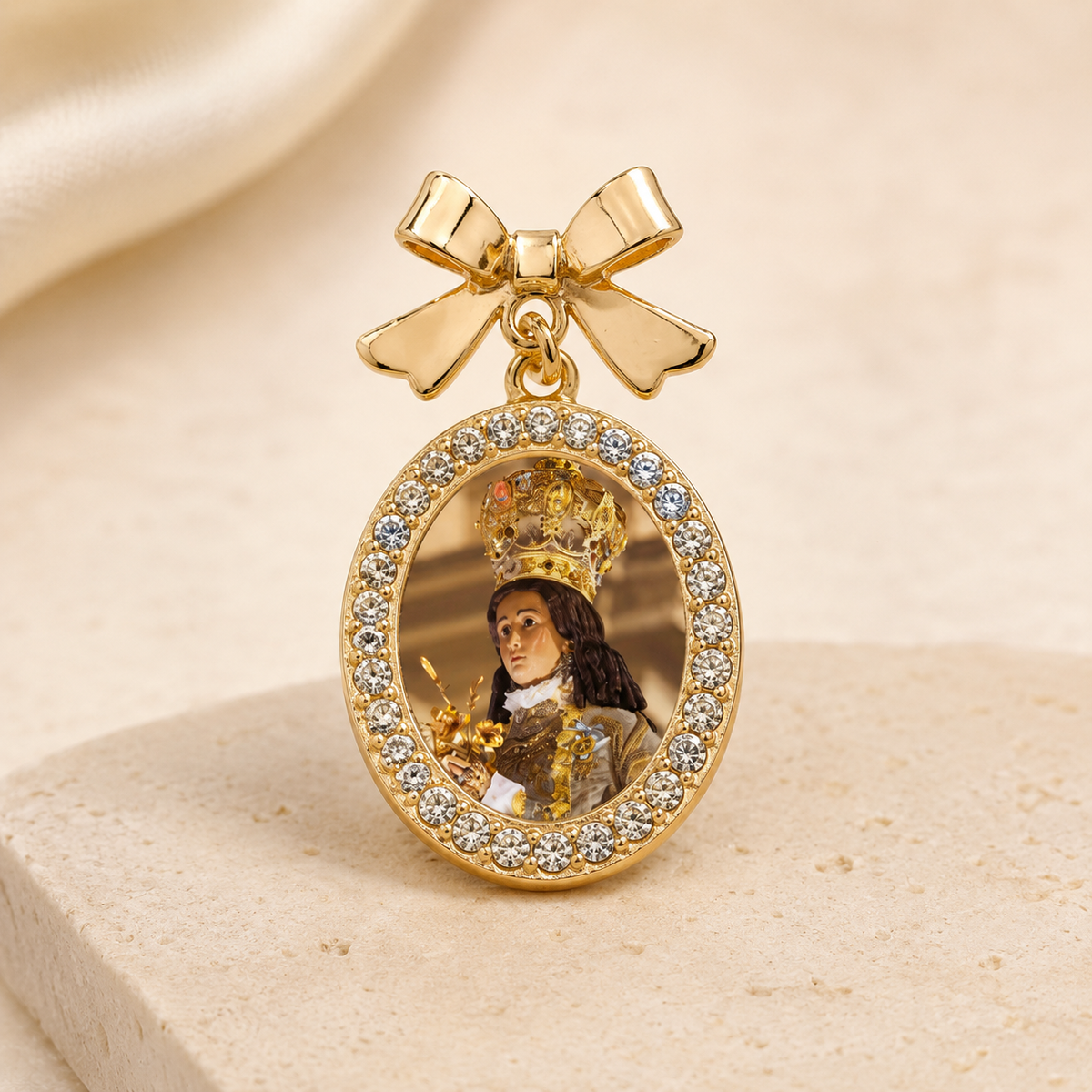 Broche Lazo Dorado o Plateado Imagen