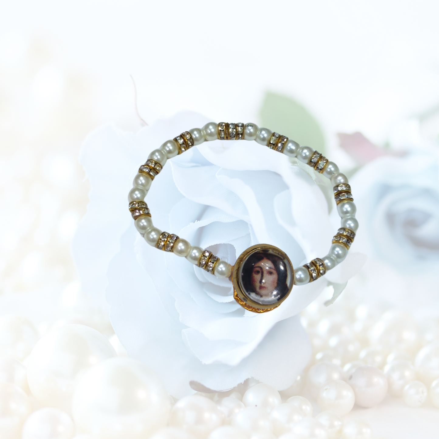 PULSERA BLANCA Y DORADA